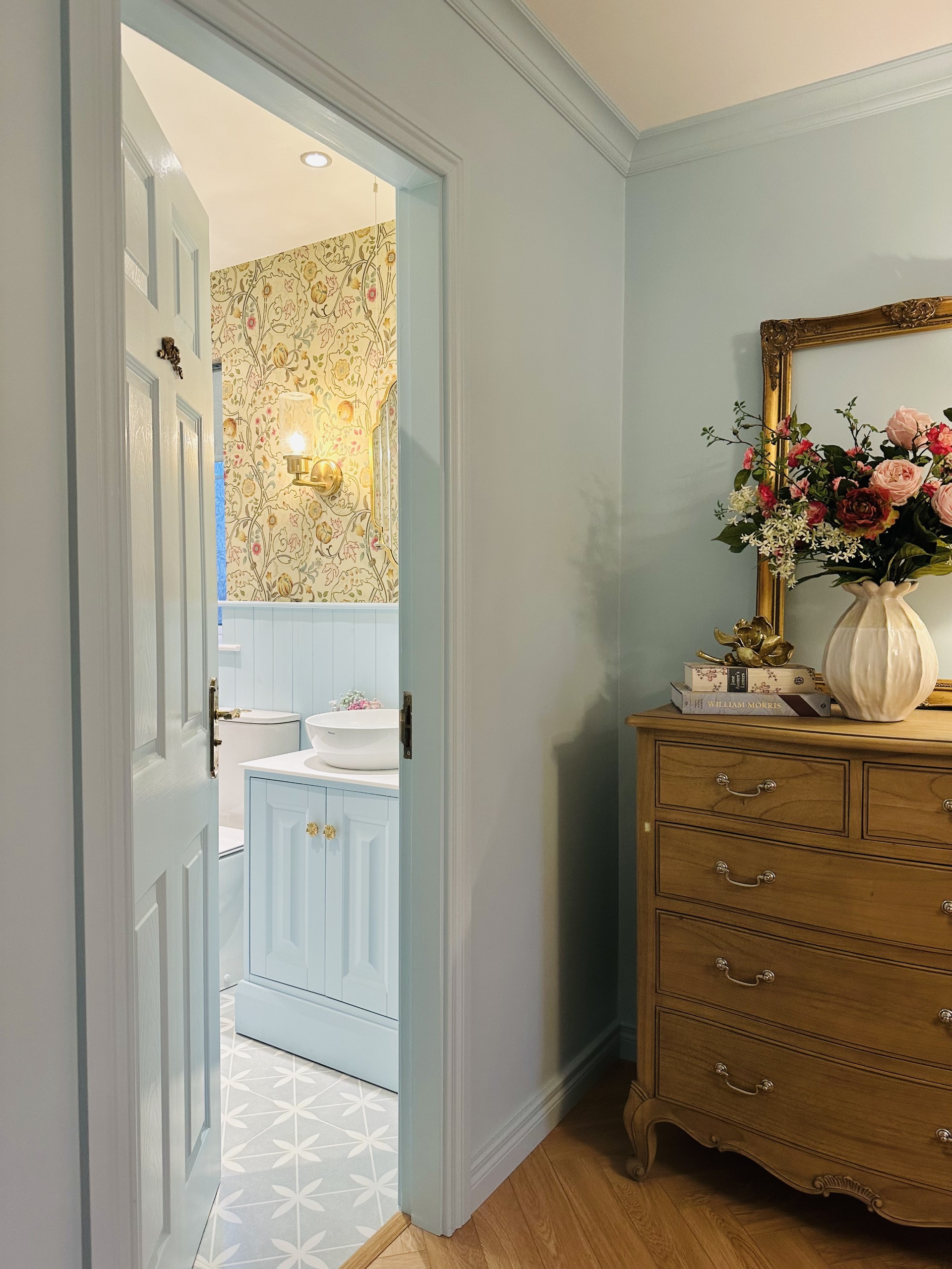 7 Farmhouse Bathroom Ideas for 2026 