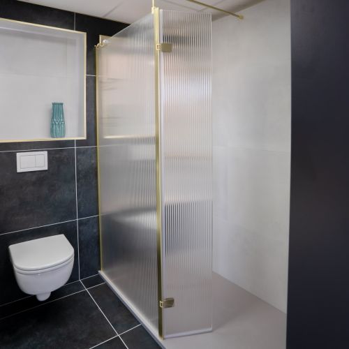 Hudson Reed 1000mm Fluted Wetroom Screen with Arms & Feet - Brushed Brass